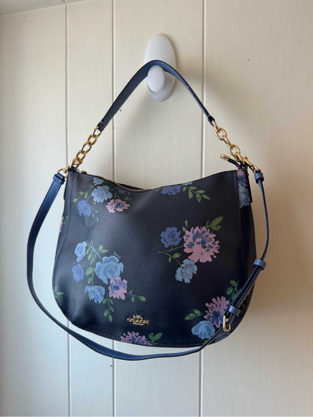 COACH Multicolor Floral Print Coated Canvas
Elle Hobo *SOLD OUT in WEBSITE*